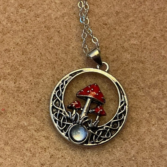 Cute Mushroom Necklace 21” BN - Picture 2 of 2